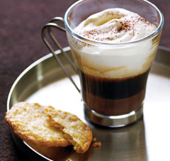 Bicerìn (cioccolata, caffè e panna)