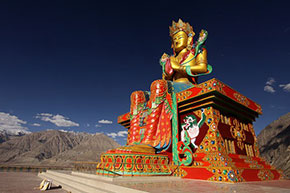 La statua del Buddha nel Ladakh