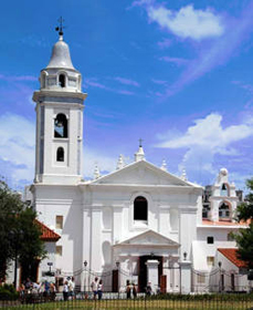 La bianca Basilica de Nuestra Señora del Pilar
