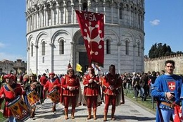 Un momento dei festeggiamenti in Piazza dei Miracoli