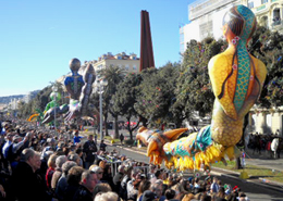 Carnevale di Nizza Un momento prima dell'inizio della battaglia dei fiori