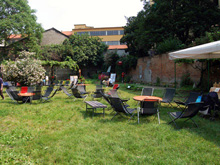 Gli spazi verdi della cascina, adibiti dal Consorzio Cascina Cuccagna a luoghi di incontro