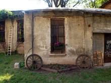 Un angolo del cortile della Cascina Cuccagna