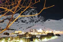 Vista del  monte Cervino in notturna