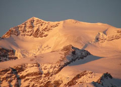 Sulla neve per la tintarella. Prenotare prima conviene