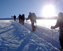 neve Escursione con le racchette da neve