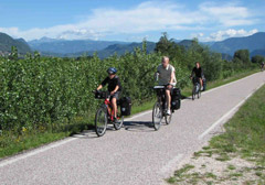 cicloturismo Alto Adige, pista ciclabile nella natura