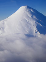 La cima innevata del Vulcano Osorno