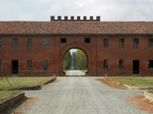 vercellese L'ingresso della Colombara, una tipica cascina a corte chiusa