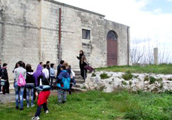 Gli studenti in gita nei dintorni del museo