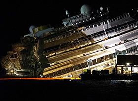 La notte dell'operazione di raddrizzamento della Costa Concordia