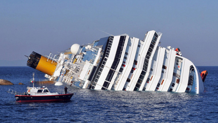 L'immagine tragicamente nota della nave accasciata su un fianco