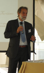Roberto Corbella in conferenza a Milano