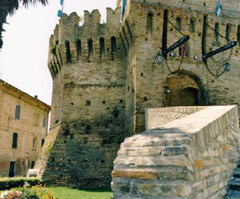 Le mura della cittadina marchigiana