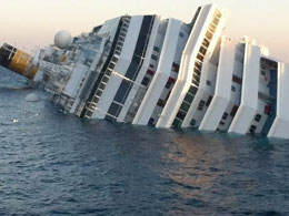 Costa Concordia sempre distesa nelle acque dell'Isola del Giglio