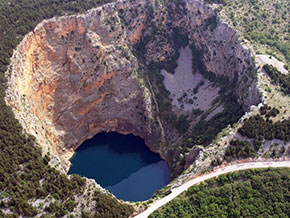 Croazia Uno dei laghi di Imotski