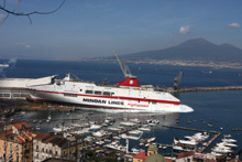 Il varo della nave a Castellammare di Stabia