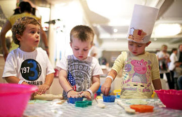 Piccoli cuochi ai fornelli 4 Piccoli cuochi ai fornelli