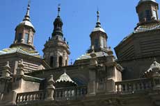 Le cupole policrome della basilica del Pilar