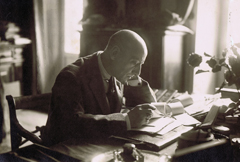 Intimo D'Annunzio 1 D'Annunzio nell'Officina, studio principale