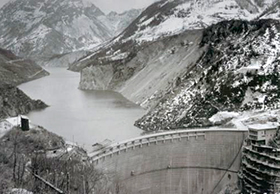 Il bacino d'acqua in una foto d'epoca