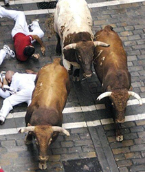 Pamplona, la corsa dei tori per festeggiare San Firmino