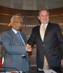 Naresh Goyal, presidente di Jet Airways, e James Hogan, amministratore delegato di Etihad Airways