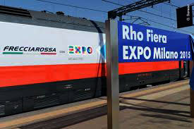 Un Frecciarossa con la livrea Expo alla stazione di Rho Fiera Expo Milano 2015