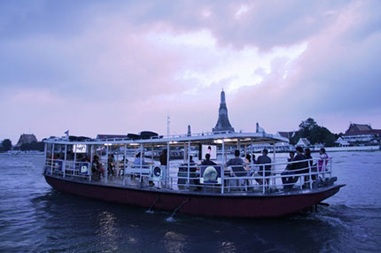 Bangkok: l'arte a bordo di un traghetto