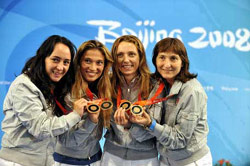 Vezzali, Granbassi, Salvatori e Trillini, bronzo nella Scherma - firoretto a squadre (Foto: Coni)
