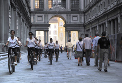 Pedalata nelle vie del centro di Firenze