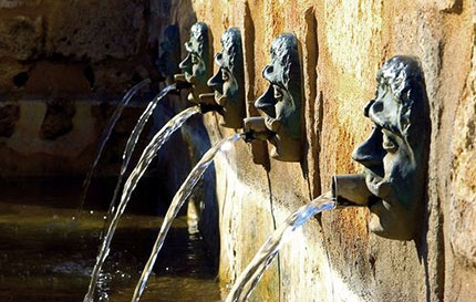 Una fontana di Laterza, in provincia di Taranto (foto: www.apuliatv.it)