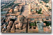Carpi piazza dei Martiri e la cattedrale di Santa Maria Assunta