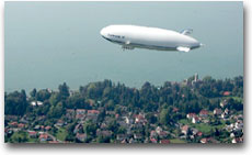 dirigibili Lo "Zeppelin NT" in volo sul Bodensee