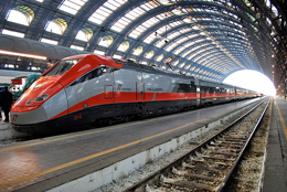 Un treno Frecciarossa di Trenitalia a Milano Centrale