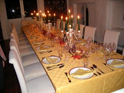 Tavola a festa nella tenuta Blasig