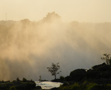 Cascate VittoriaIl fiume Zambesi che termina la sua corsa per gettarsi nella ripida gola