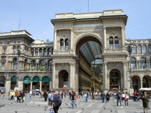 I negozianti della Galleria Vittorio Emanuele lamentano la crisi e se la prendono con Malpensa 