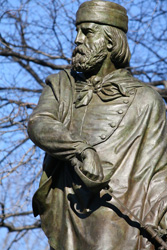 L'Eroe dei due Mondi a New York in Washington Square Park