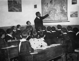 Lezioni di geografia (Foto: Indire-Patrimonio fotografico e Archivi dei progetti)