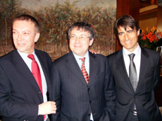 Da sinistra Ariodante Valeri, dir. gen. Gnv; Ean Lonmon, ad Italia Corsica Sardinia Ferries e Pierre Mattei, dir. gen. Corsica Sardinia Ferries 