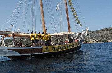 Il Mar Tirreno invaso dalla plastica
