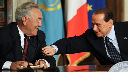 Nursultan Nazarbayev, Presidente del Kazakistan dal 1990, con Silvio Berlusconi