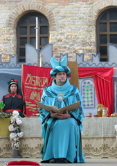 Uno dei figuranti in costume d'epoca