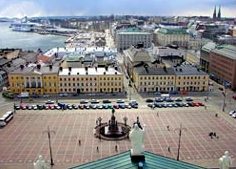 Senaatintori, la piazza del Senato vista dalla cattedrale di Helsinki (Foto:Virtual Finland/Nicolas Sjoeblom)