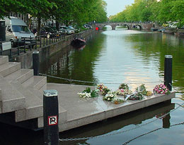 L'Homomonument, il monumento che ricorda le vittime omosessuali del regime nazista