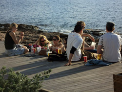 Birra al tramonto sulla spiaggia di Sant Antony de Portmany (Foto di Doriano Zunino)