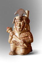 Bottiglia configurata con ansa a staffa in terracotta, Cultura Moche (100-750 d.C.)