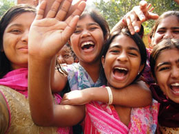 Calcutta Giovani ragazze aiutate dalla 