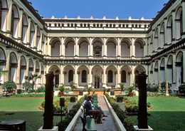 Calcutta Il cortile interno dell'Indian Museum